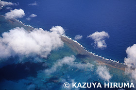 珊瑚礁　沖縄離島上空　7月