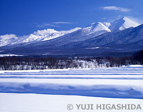 冬の十勝岳連峰　北海道　2月